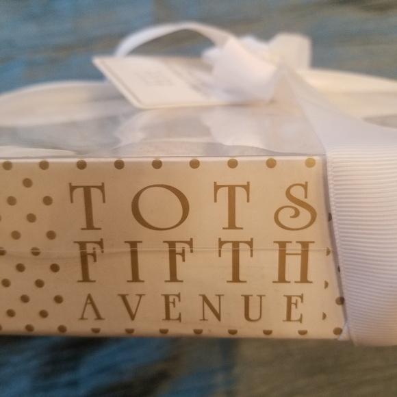 saks fifth avenue newborn knitted set - Picture 2 of 4